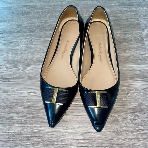 Salvatore Ferragamo Shoes - Salvatore Ferragamo point-toe flats black and gold